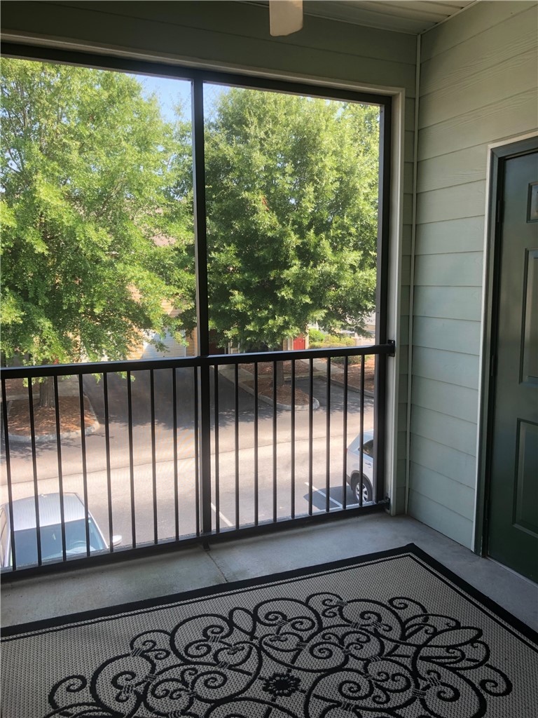 447 W LONGLEAF DRIVE 1516