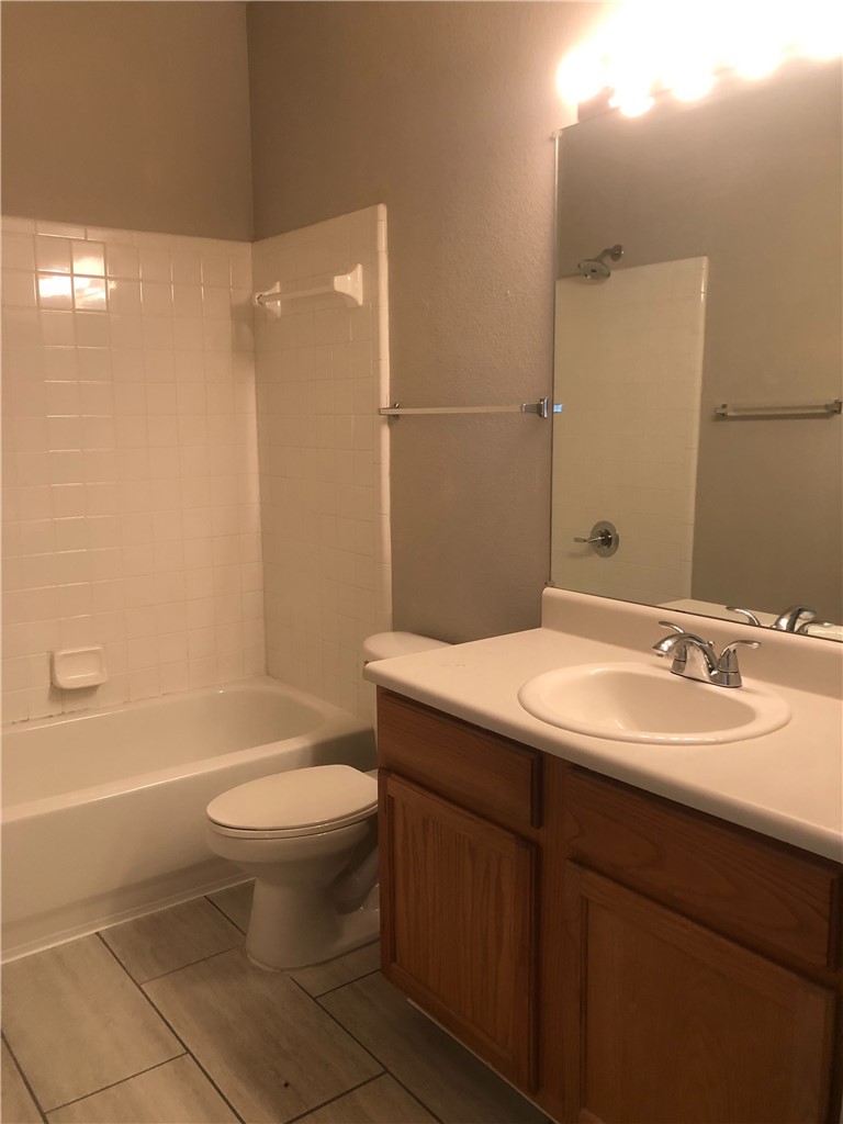 447 W LONGLEAF DRIVE 1516