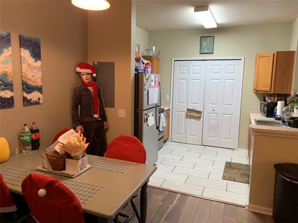 447 W LONGLEAF DRIVE 1516