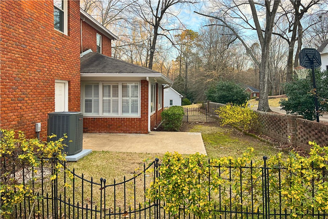 611 BURKE PLACE