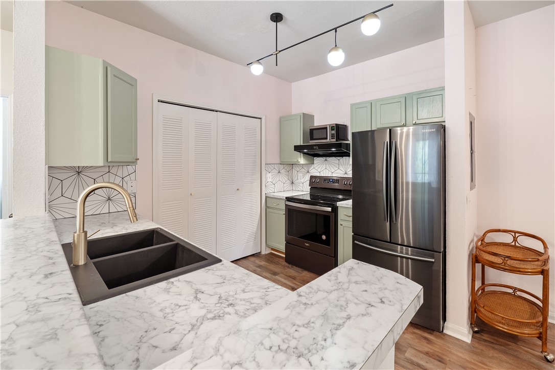 447 W LONGLEAF DRIVE 1201