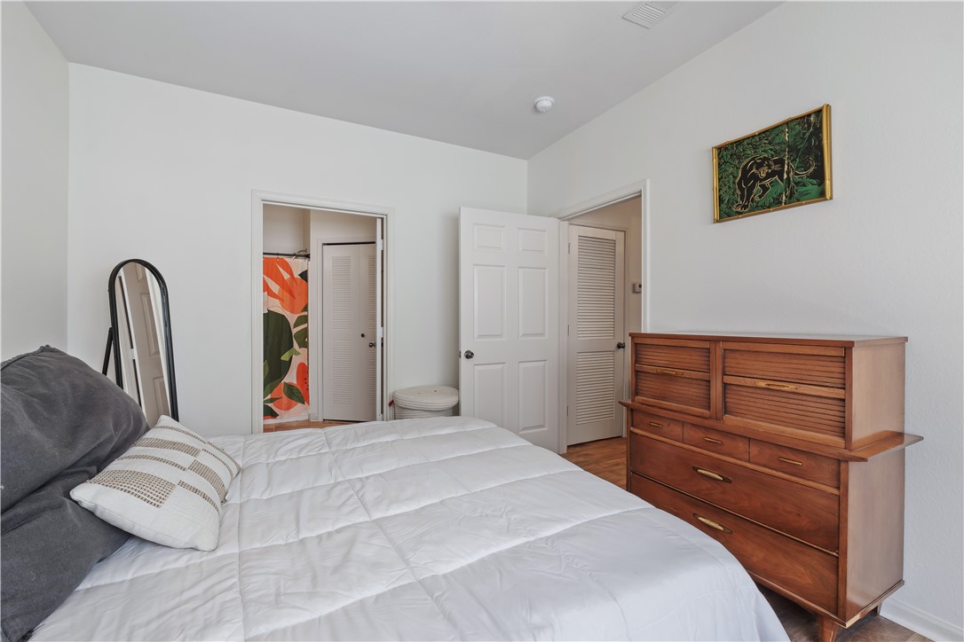 447 W LONGLEAF DRIVE 1201