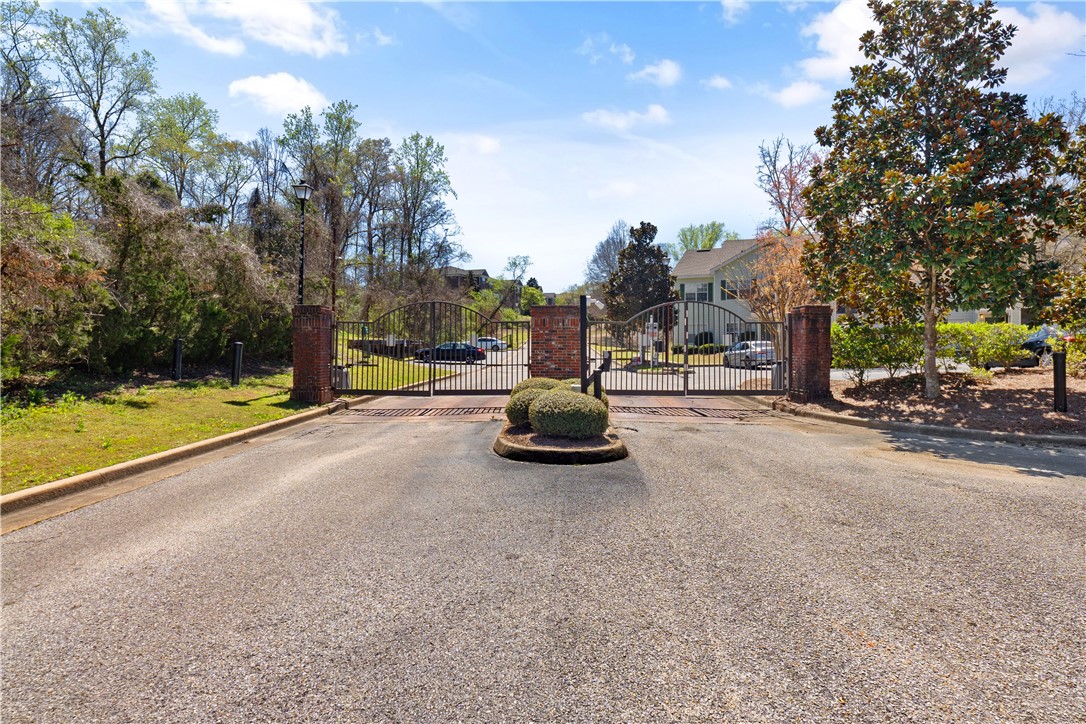 447 W LONGLEAF DRIVE 1201