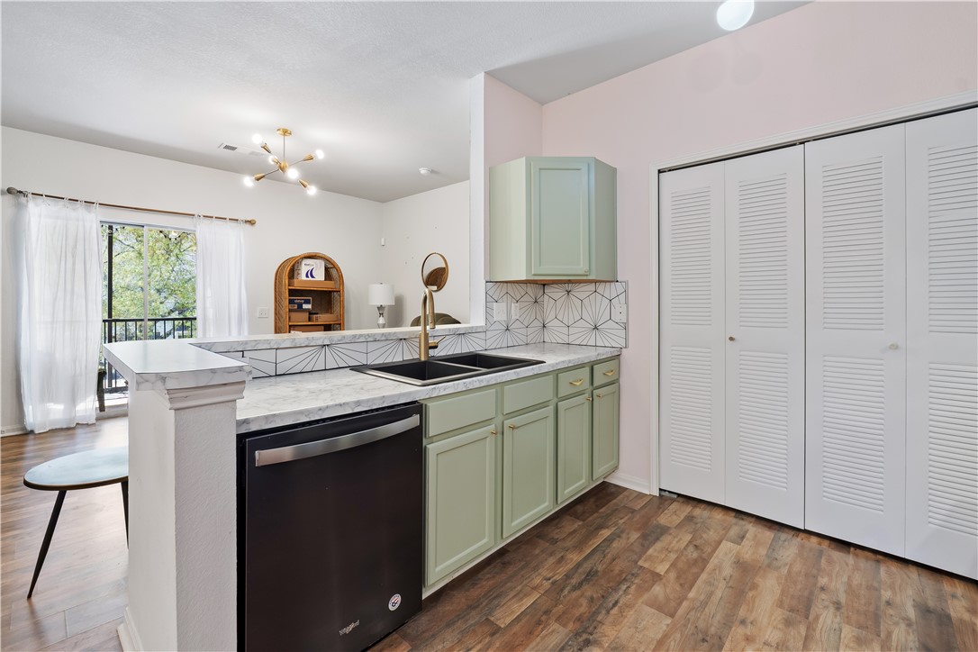 447 W LONGLEAF DRIVE 1201