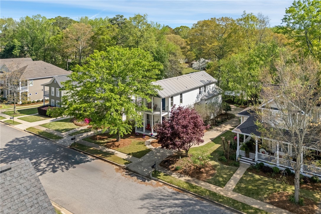 718 QUEENS WAY