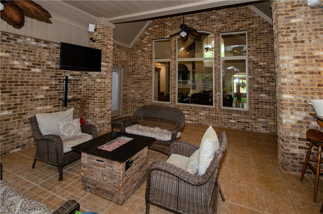2209 MOUNT VERNON LANE