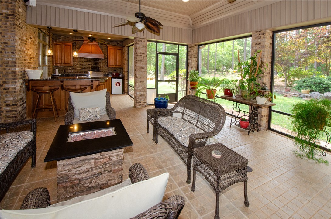 2209 MOUNT VERNON LANE