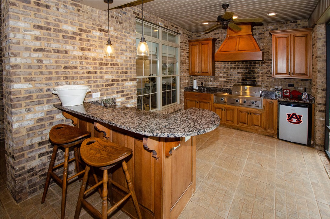 2209 MOUNT VERNON LANE