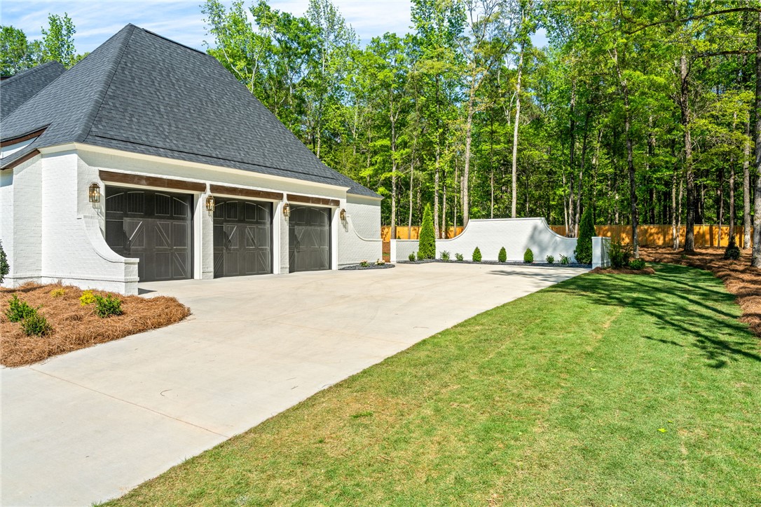 2109 LARKHILL LANE
