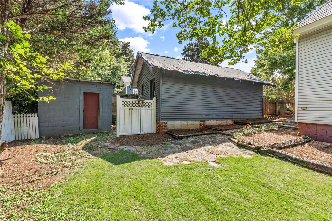 214 N 11TH STREET