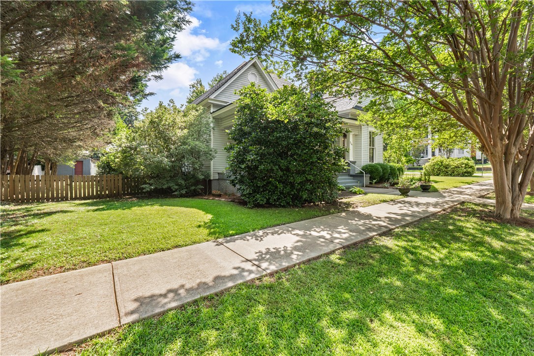 214 N 11TH STREET