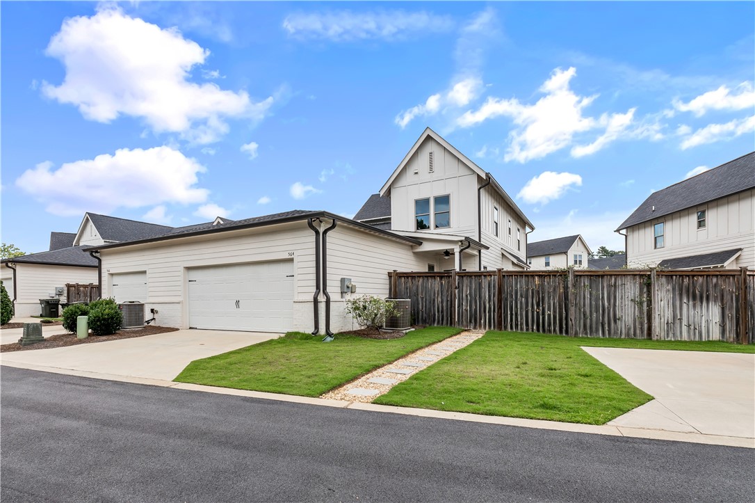 564 GREY OAK CIRCLE