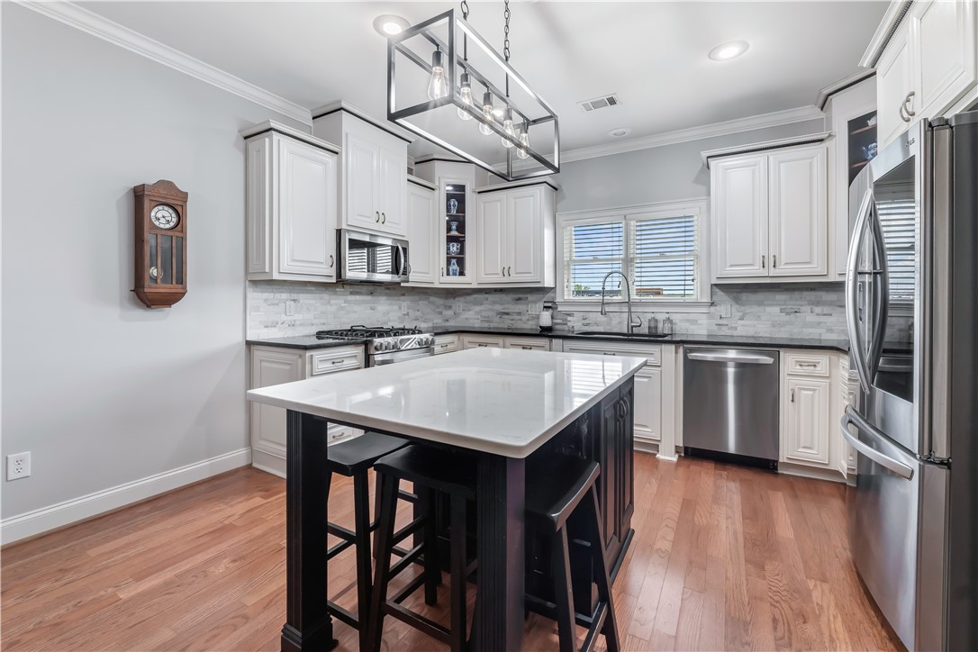 1584 OVERHILL COURT