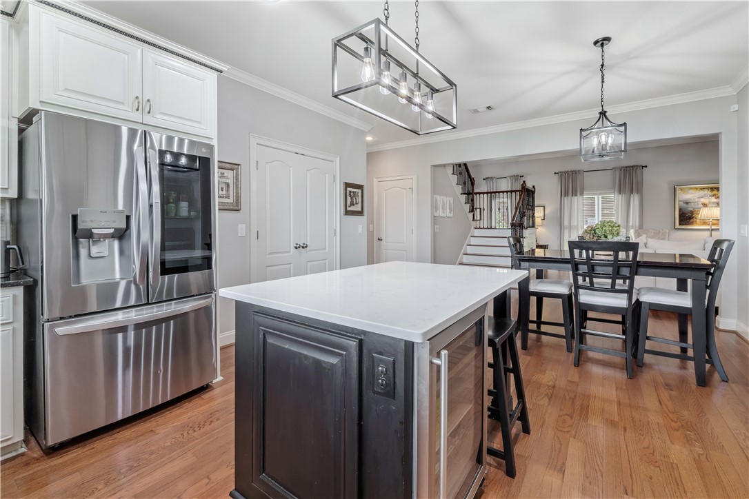 1584 OVERHILL COURT
