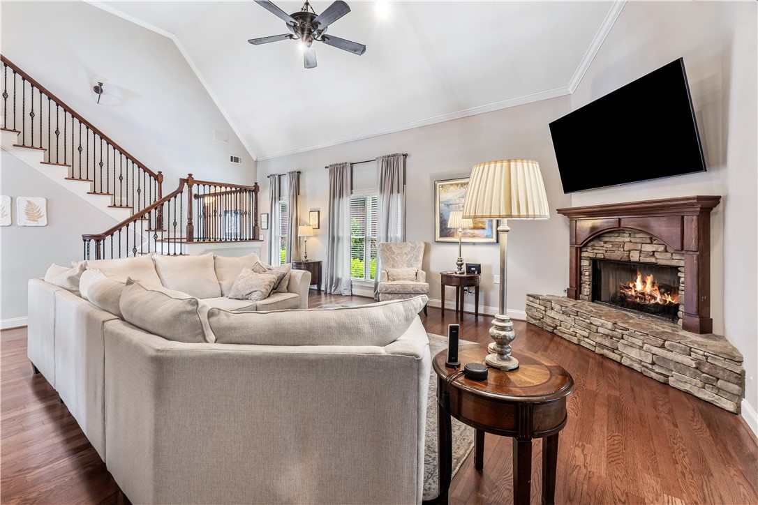 1584 OVERHILL COURT