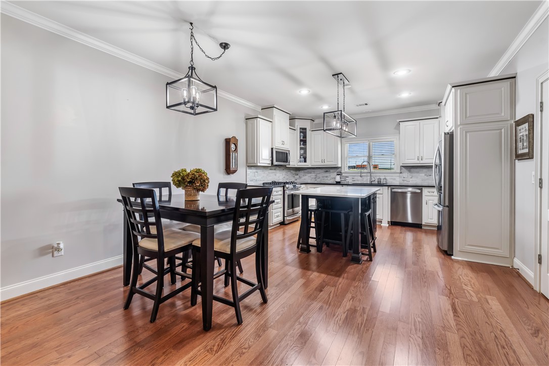 1584 OVERHILL COURT