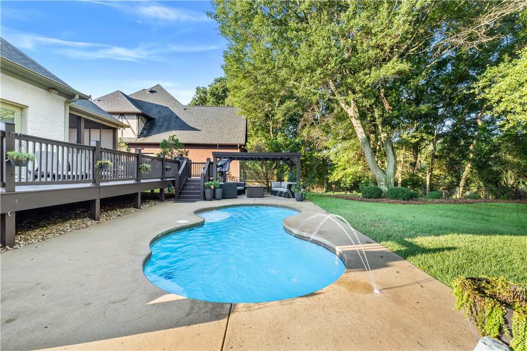 1584 OVERHILL COURT