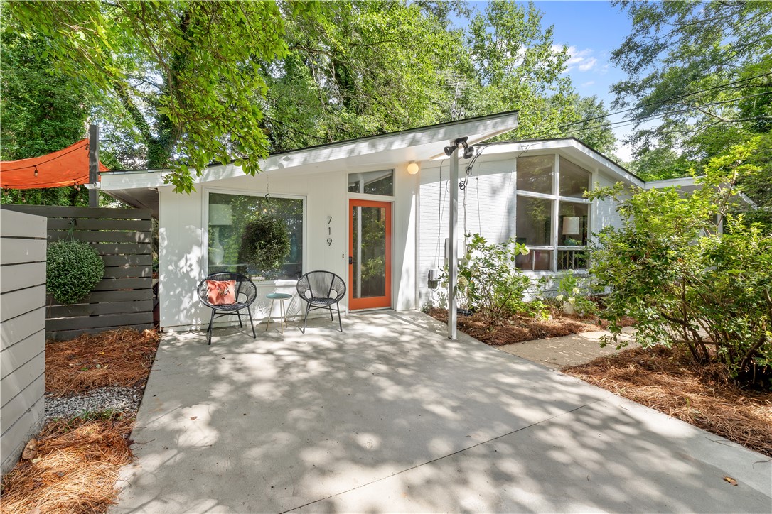 719 MERCER CIRCLE