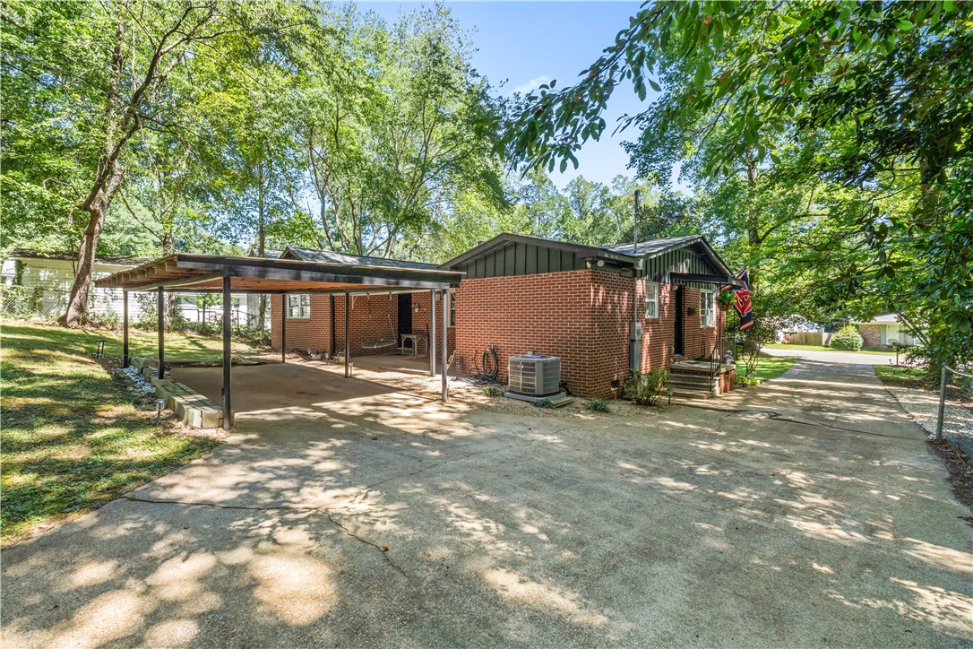 588 SHERWOOD DRIVE
