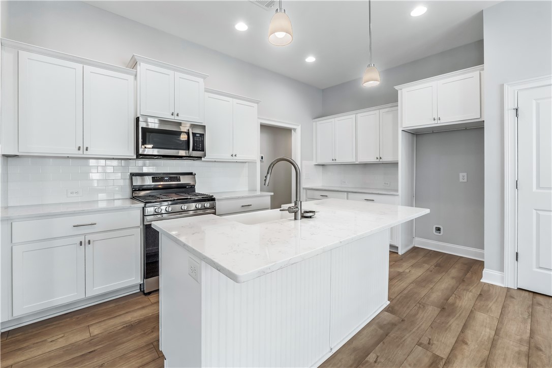 2033 ARMISTEAD LANE