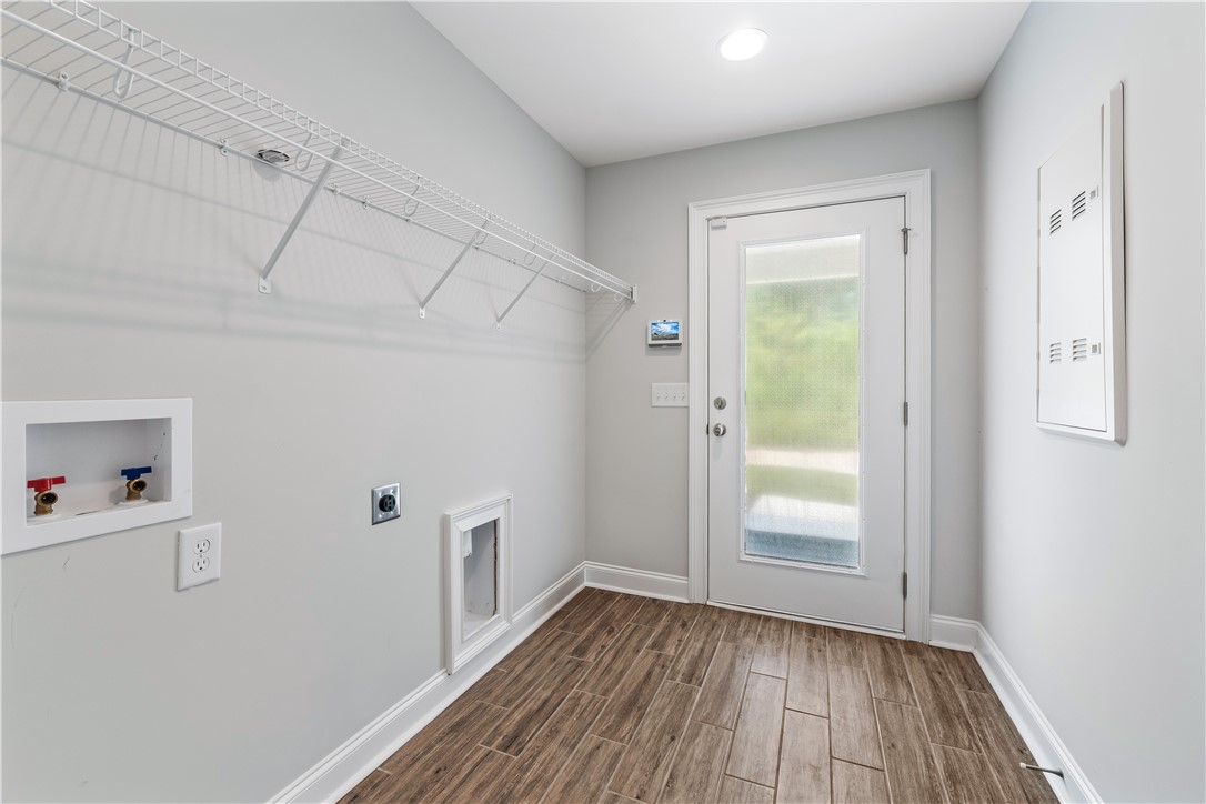 2033 ARMISTEAD LANE