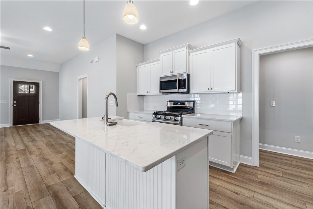 2033 ARMISTEAD LANE