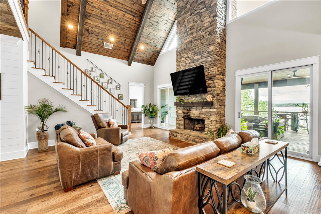 100 RIDGE CREST