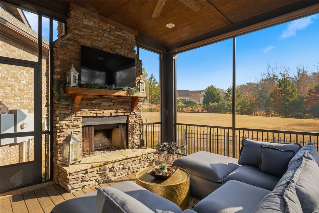 118 PLAINSMAN HILLS LANE