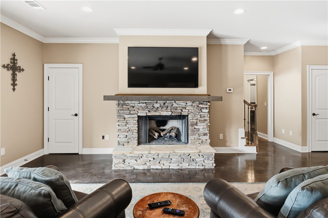 118 PLAINSMAN HILLS LANE