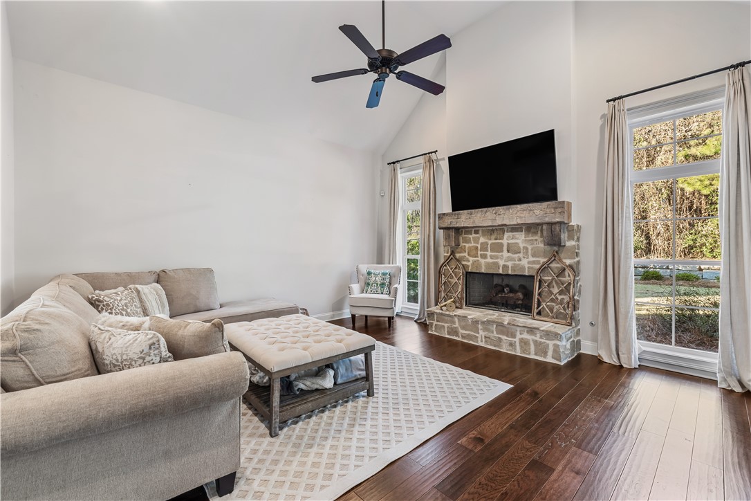 1696 OVERHILL COURT