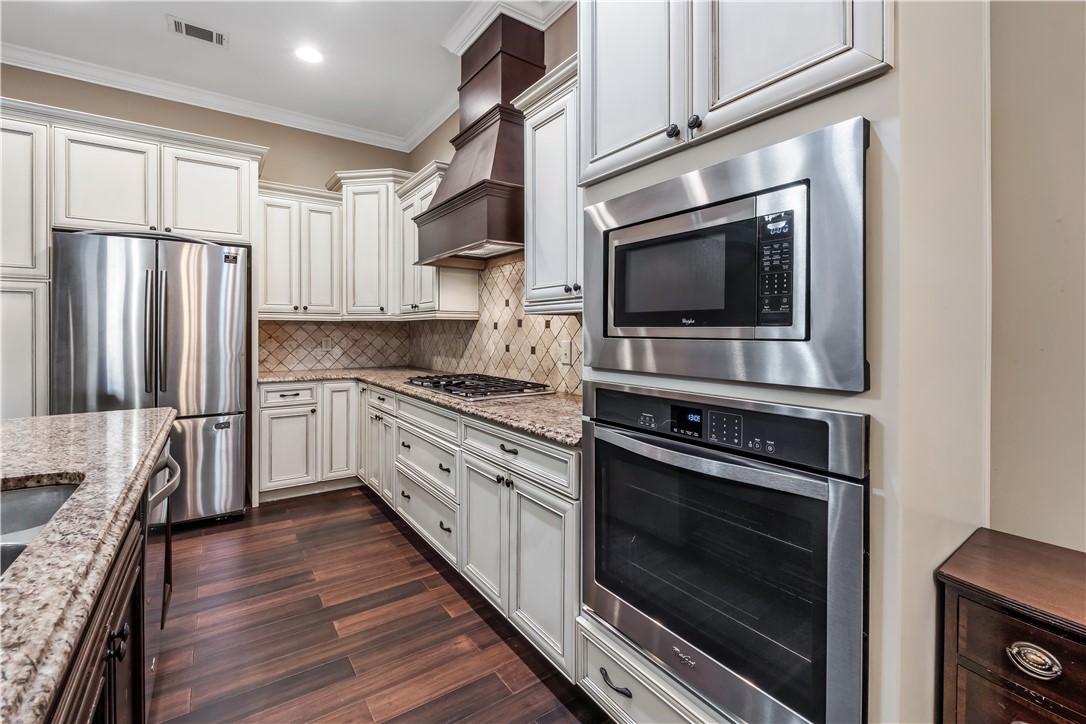 1665 EASTON COURT