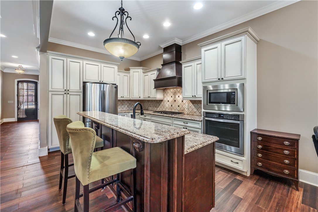 1665 EASTON COURT