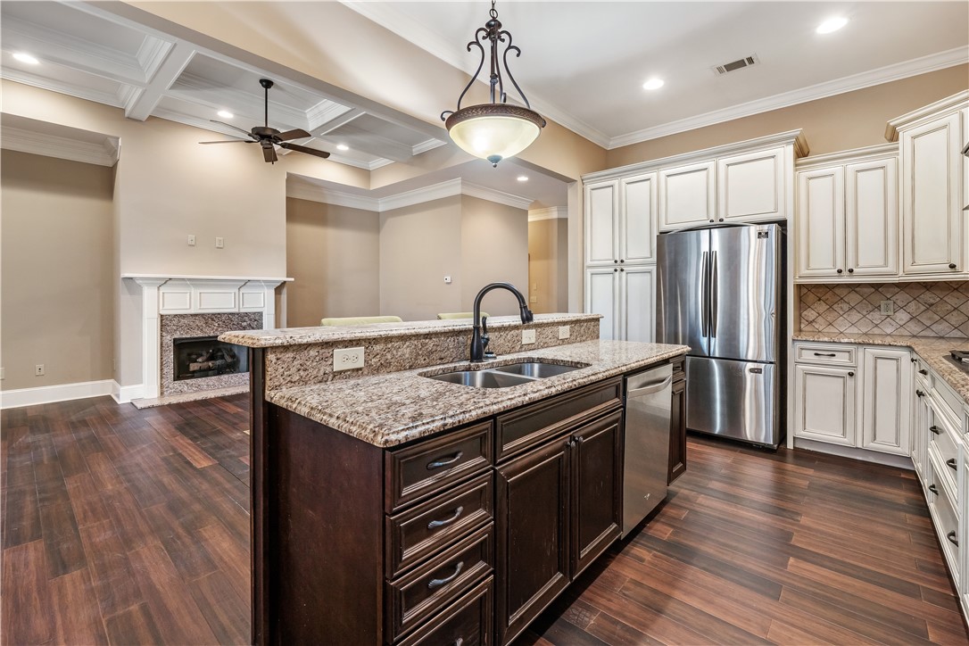 1665 EASTON COURT