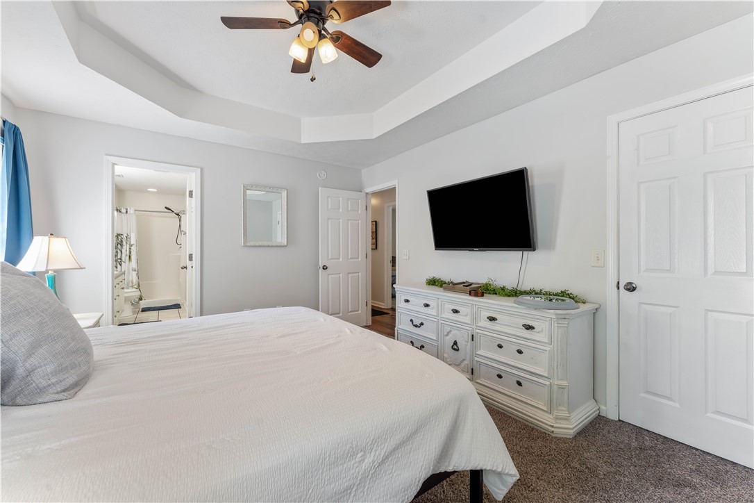 944 SANDSTONE LANE