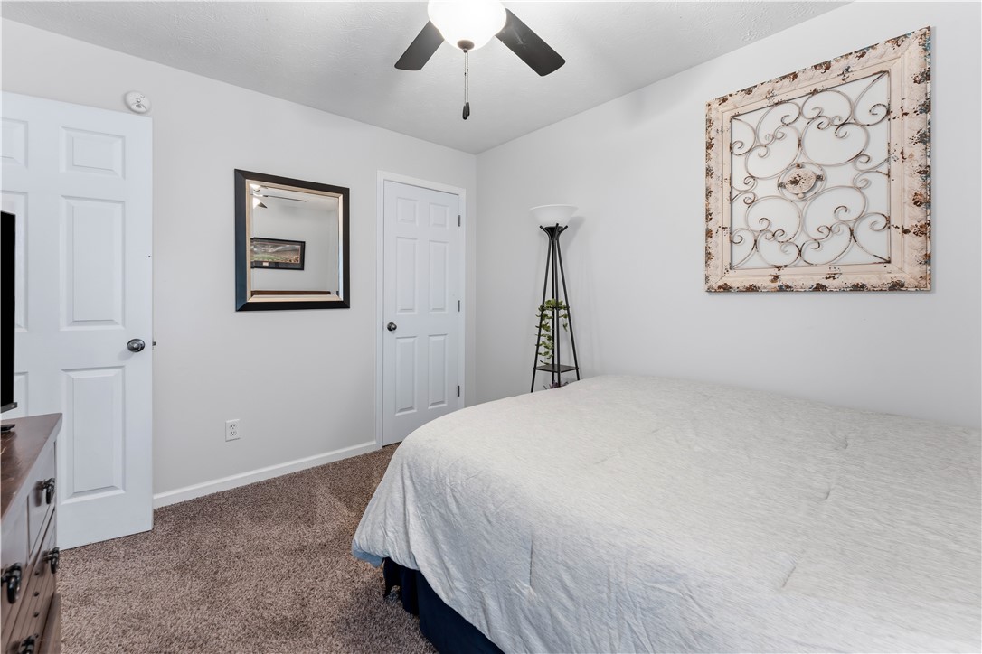 944 SANDSTONE LANE
