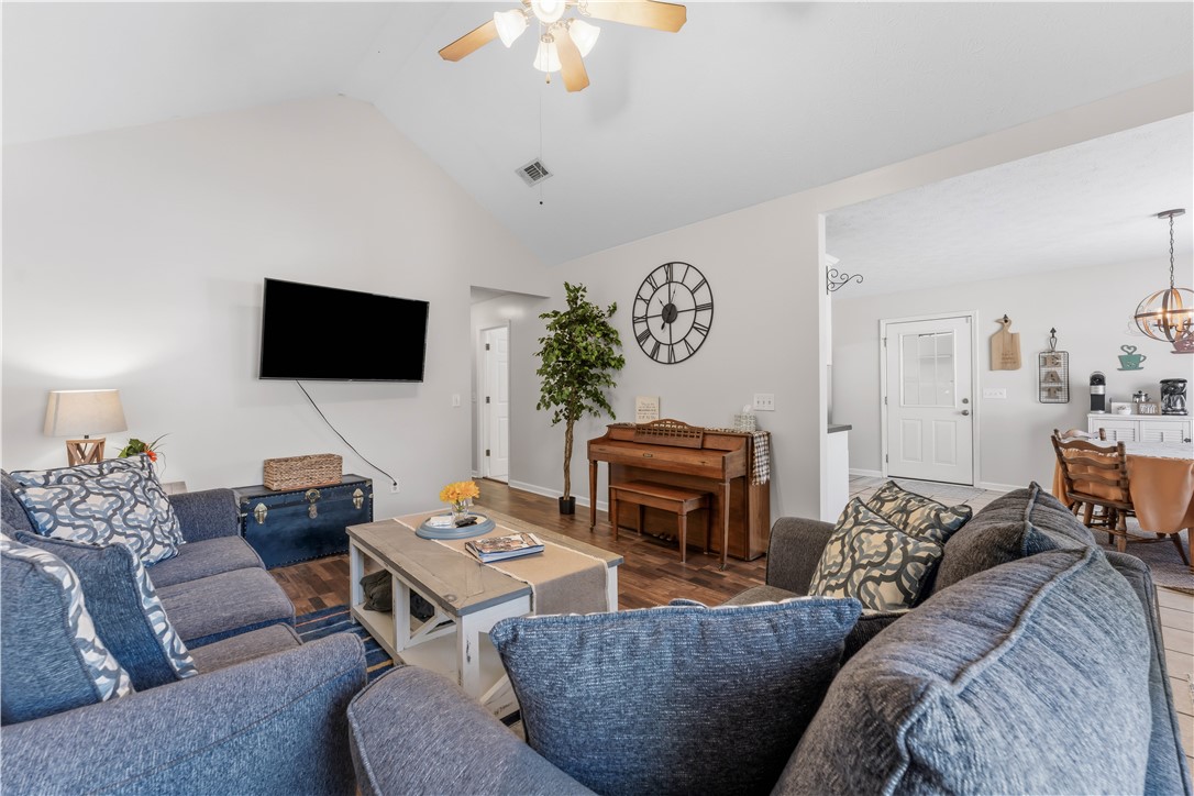 944 SANDSTONE LANE