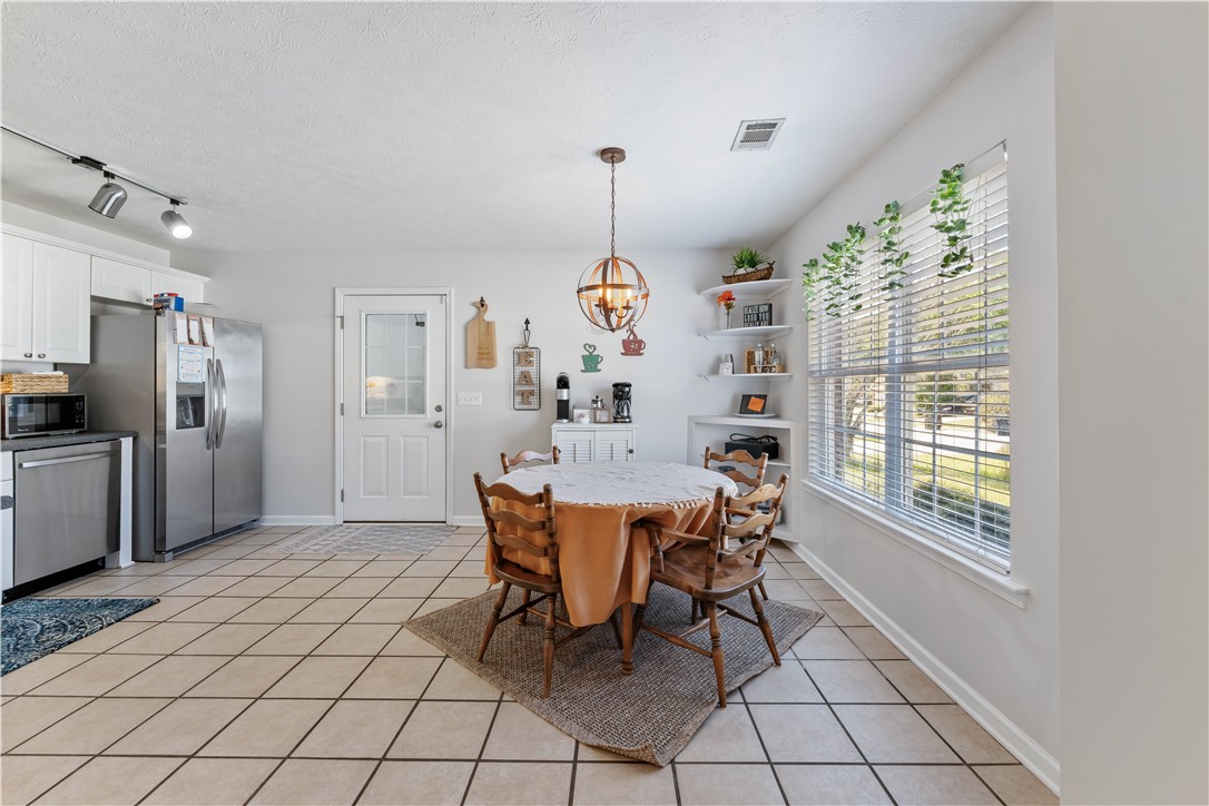 944 SANDSTONE LANE