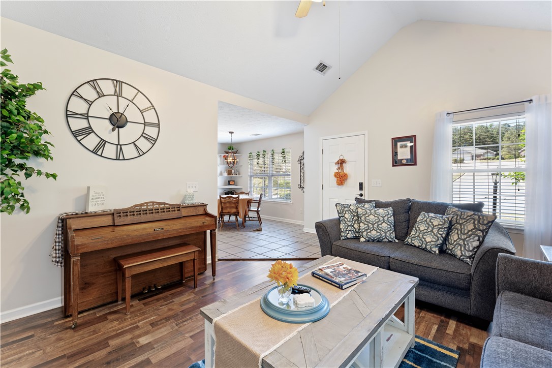 944 SANDSTONE LANE