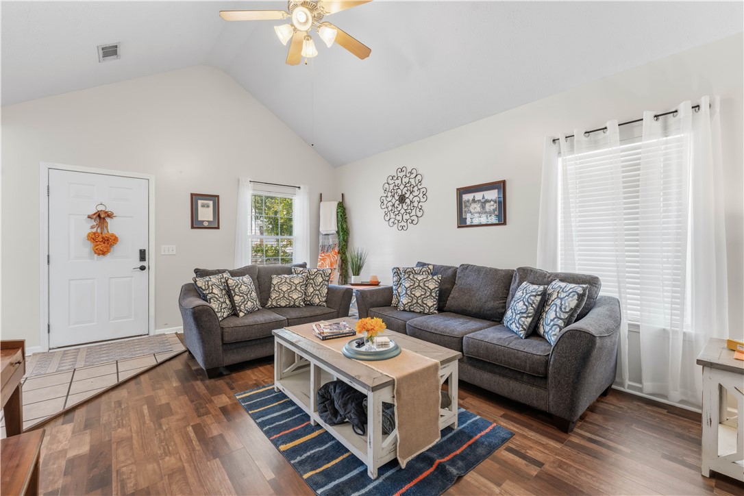 944 SANDSTONE LANE