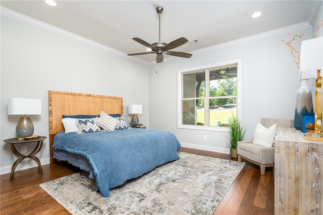 3083 LAKEWOOD LANE