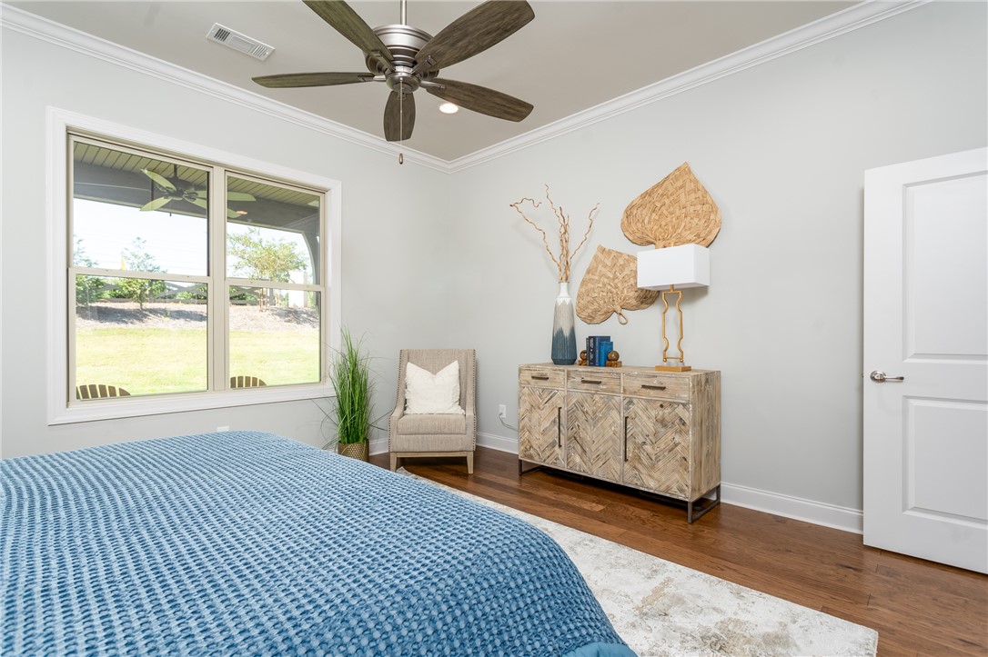 3083 LAKEWOOD LANE