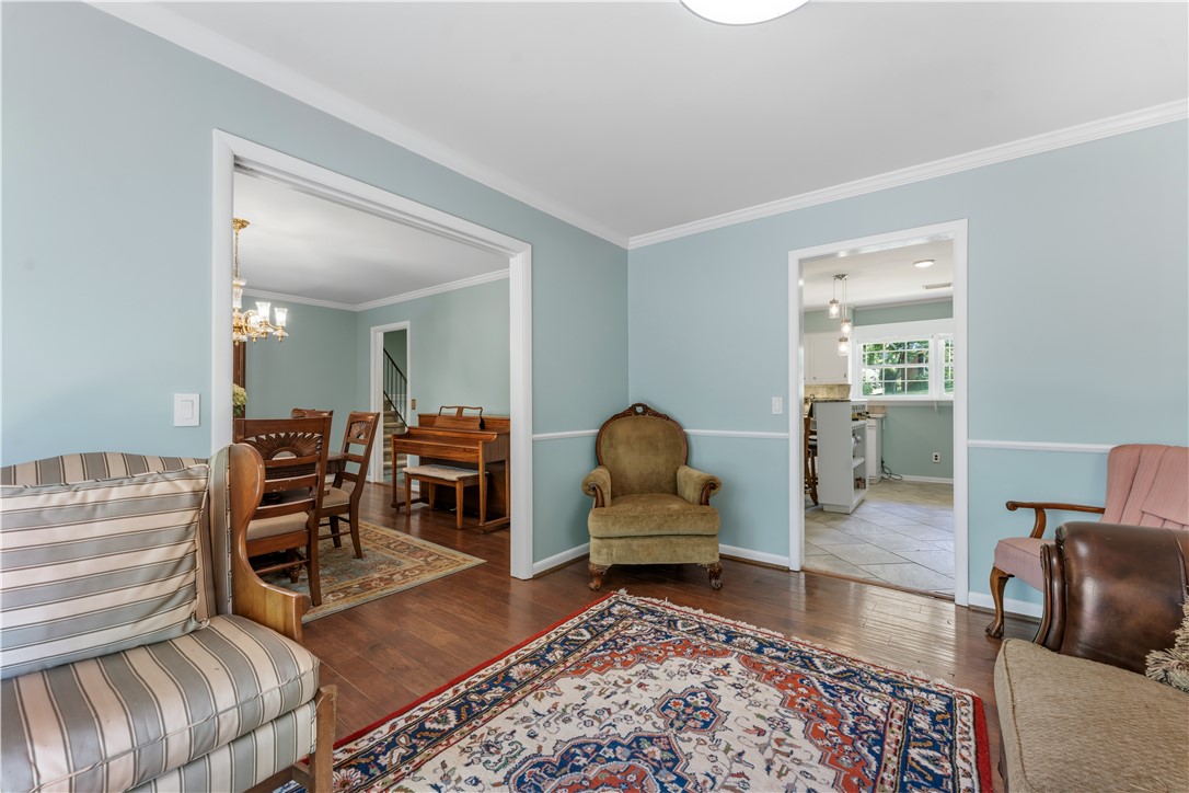 212 REDWOOD COURT