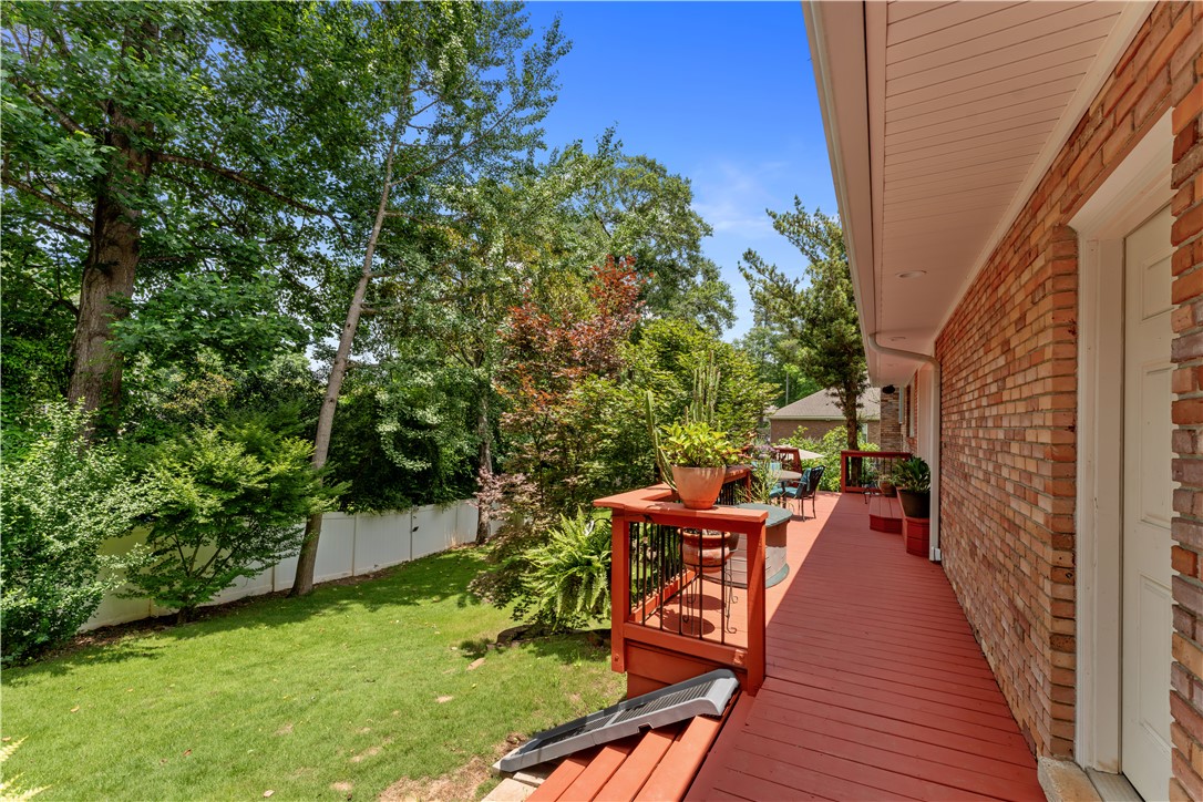 212 REDWOOD COURT