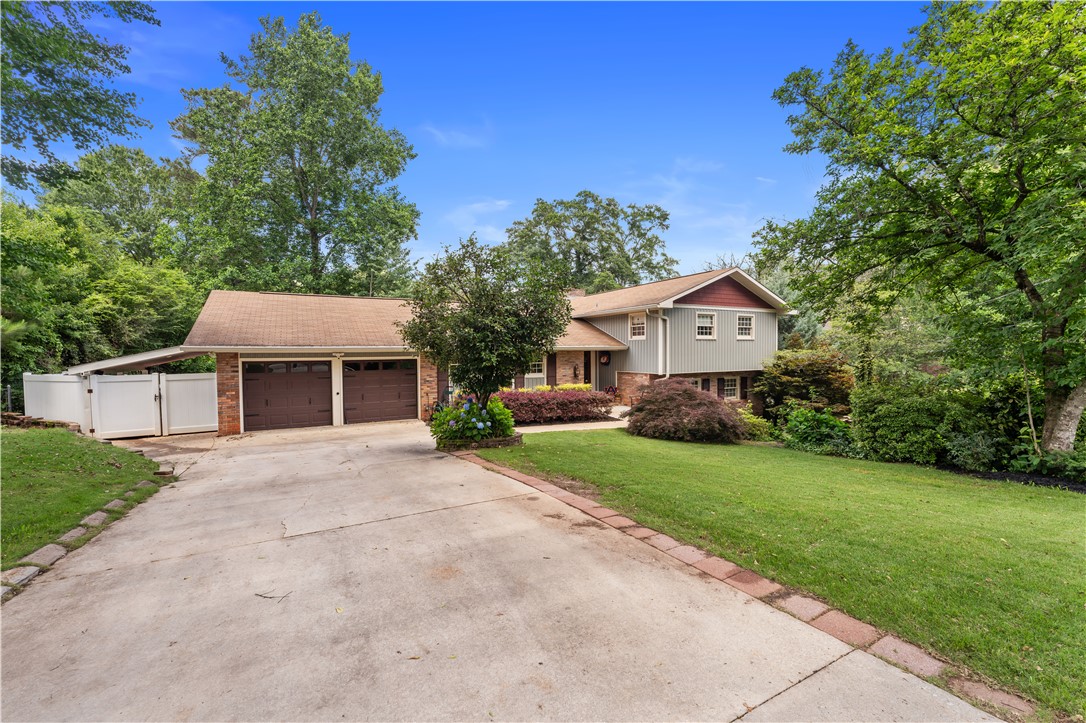 212 REDWOOD COURT