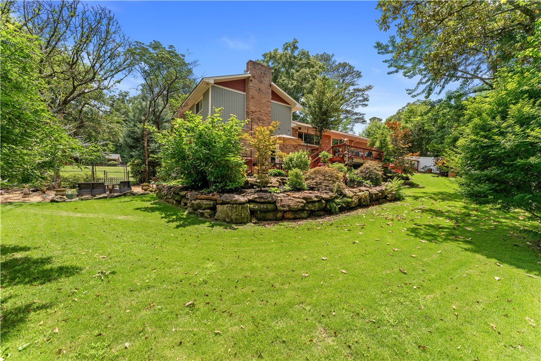 212 REDWOOD COURT