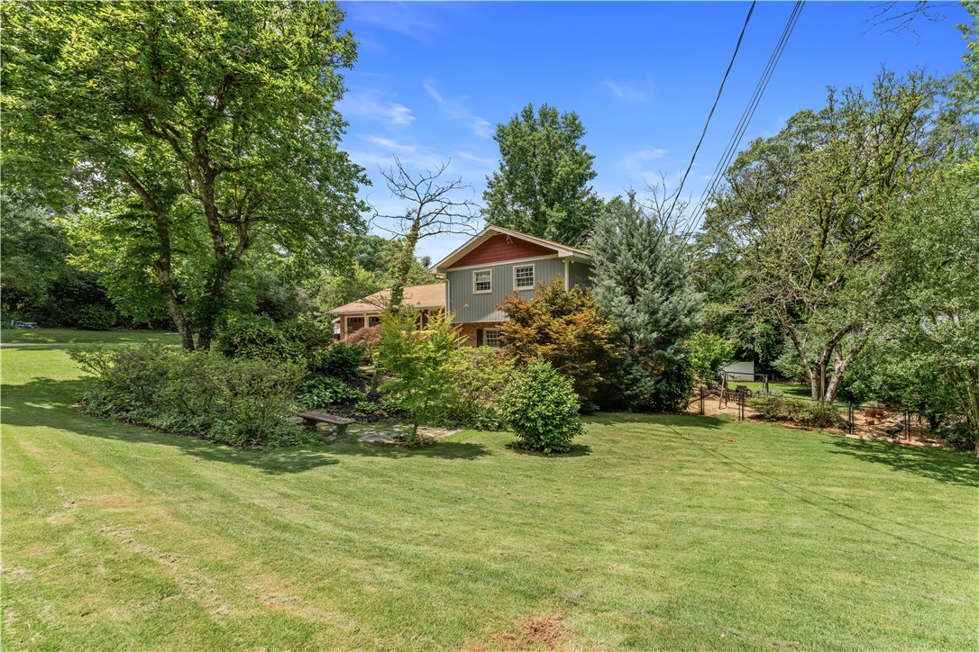 212 REDWOOD COURT