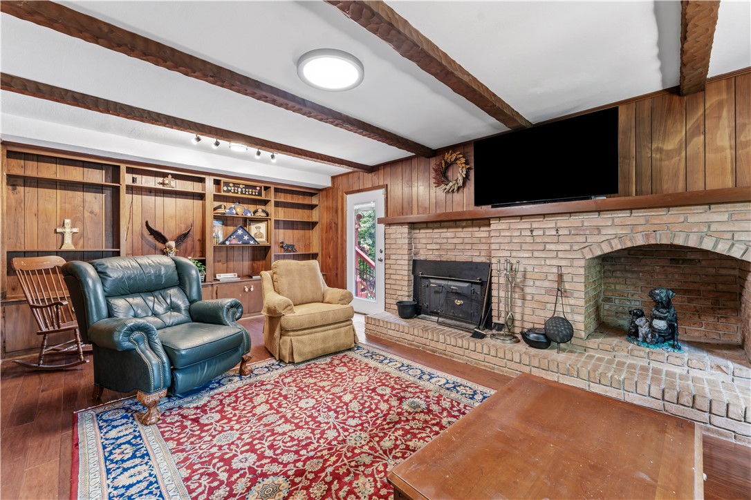 212 REDWOOD COURT