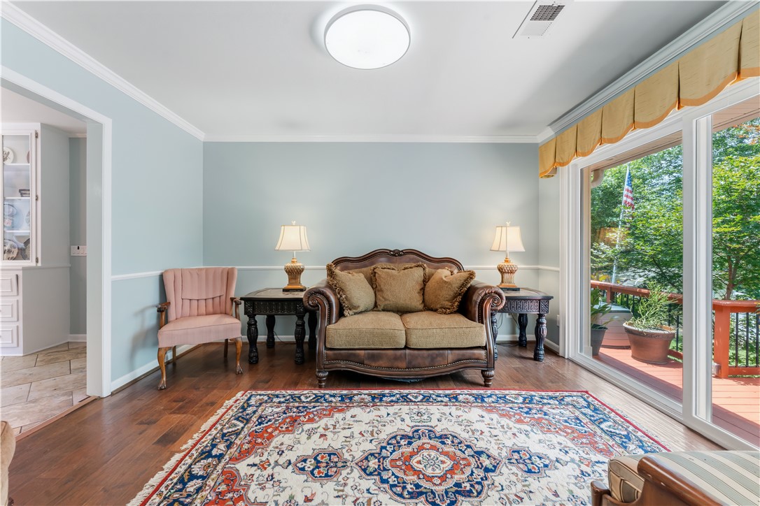 212 REDWOOD COURT