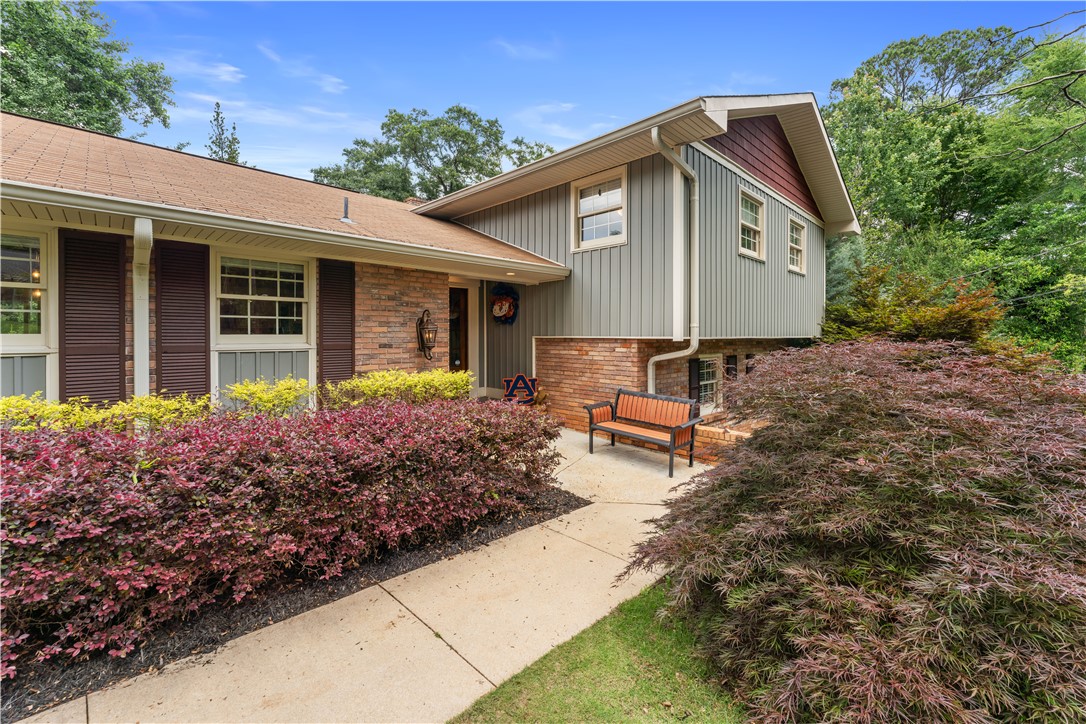 212 REDWOOD COURT
