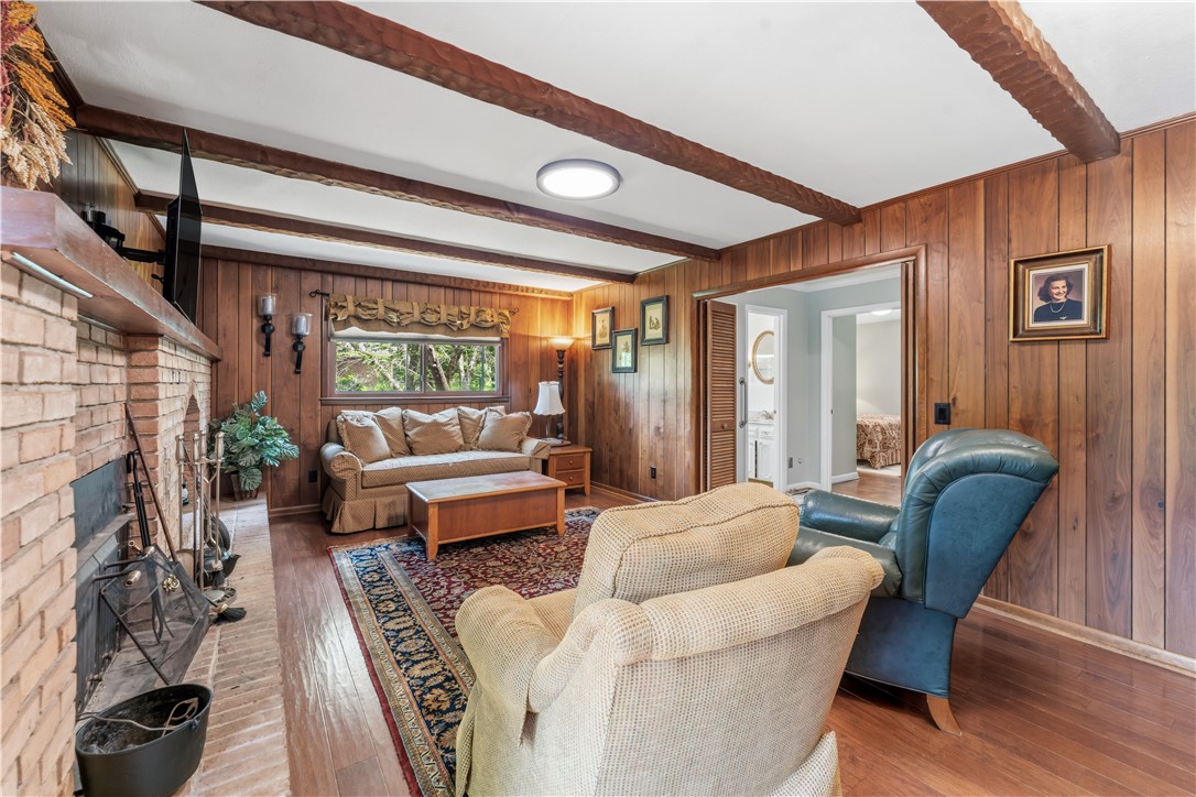 212 REDWOOD COURT